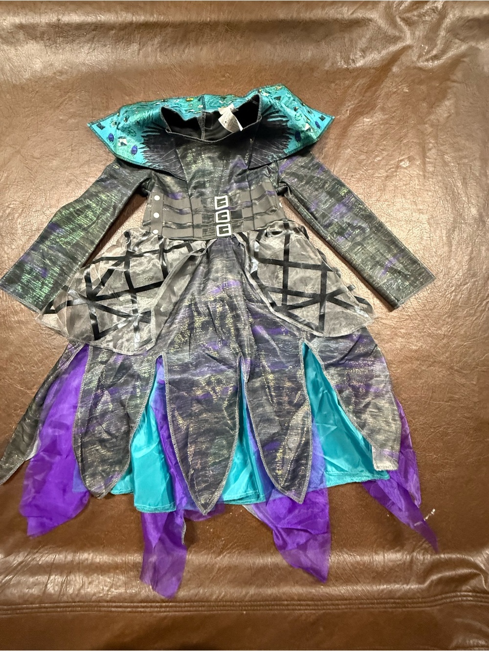 Uliana costume  descendants size 7-8